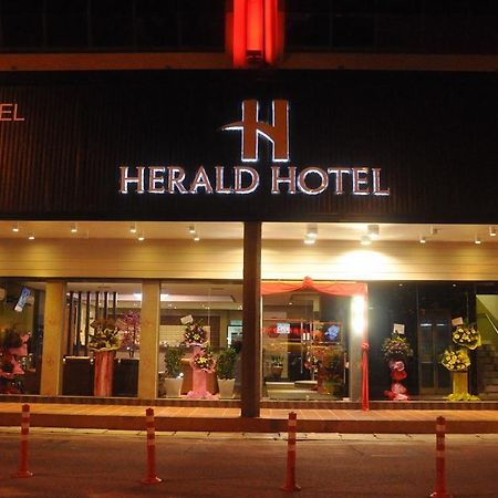 Herald Hotel Malakka Dış mekan fotoğraf